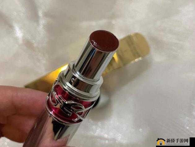 YSL 口红 9229 水蜜桃色，打造甜美妆容