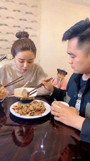 好兄弟当我面给我老婆夹菜正常吗:他为何这样做?