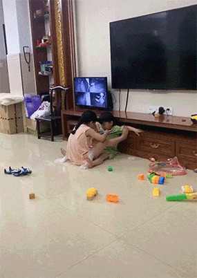 小孩子半夜喂别人吃钢筋：惊人一幕