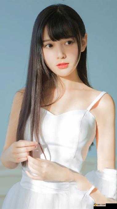 YSL 蜜桃棕调色与美妆打造精致妆容