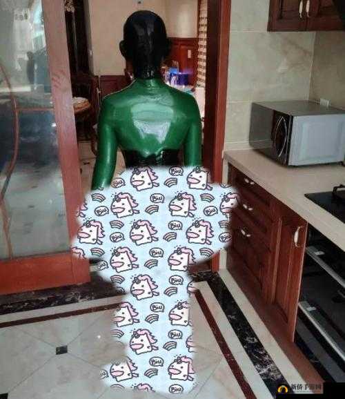 一觉醒来自己变成了乳胶娃娃:之后的奇妙经历