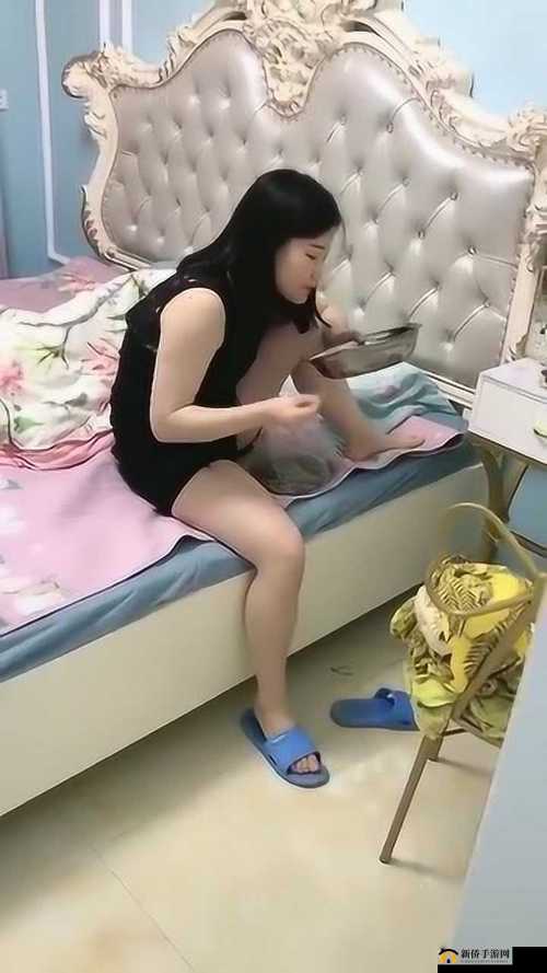 淑芬大腿被抬起狠狠挺进的画面