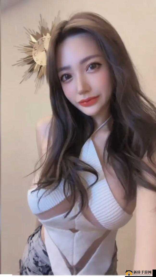 精东小姐姐：火辣身材与甜美笑容