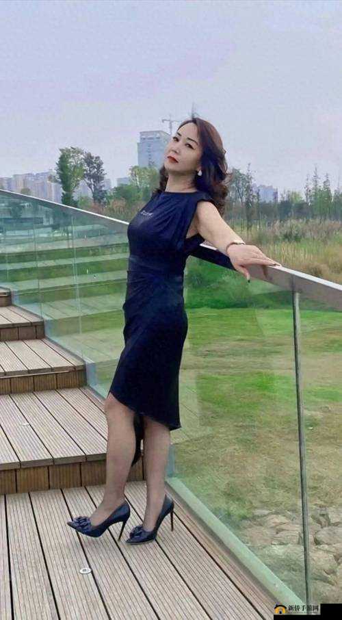 jzzizzj 亚洲成熟少妇：魅力绽放的熟女风采