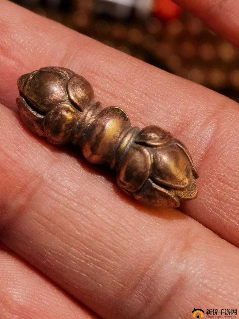 神秘金刚杵直插圣洁莲花