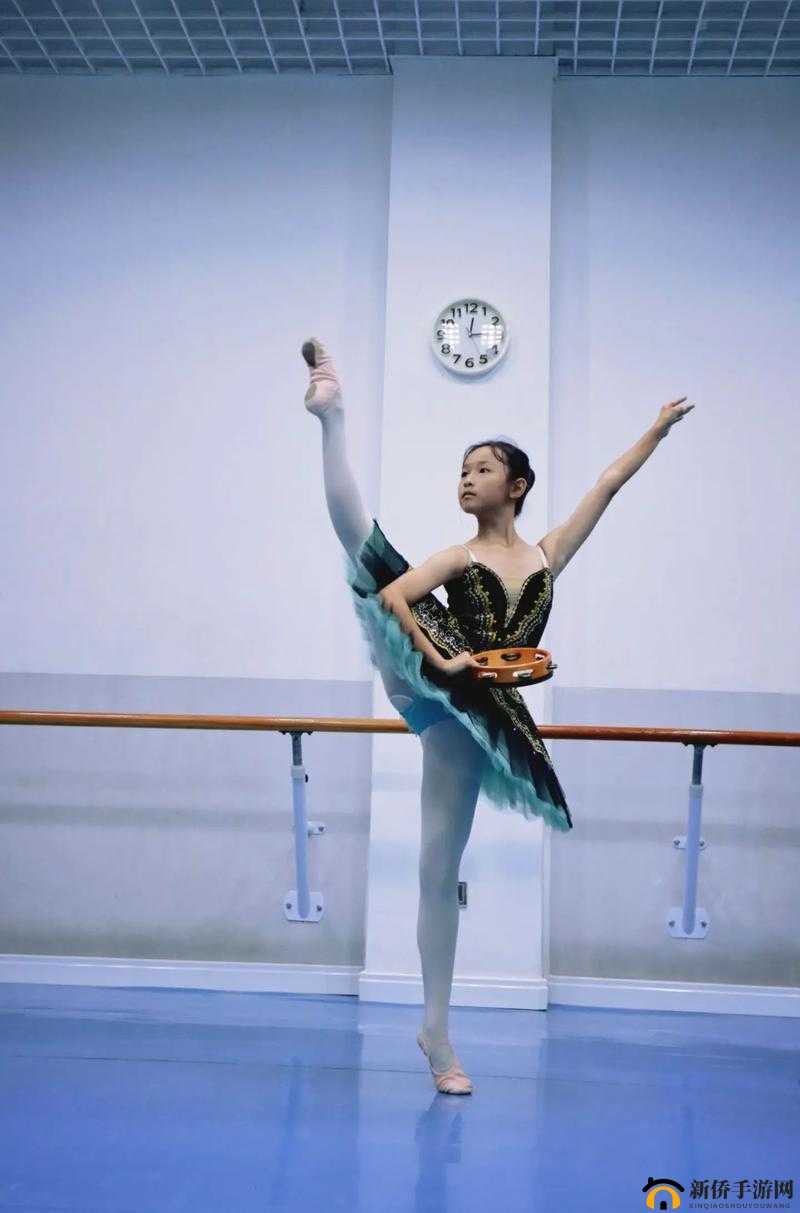 芭蕾舞前女生为男生解决问题