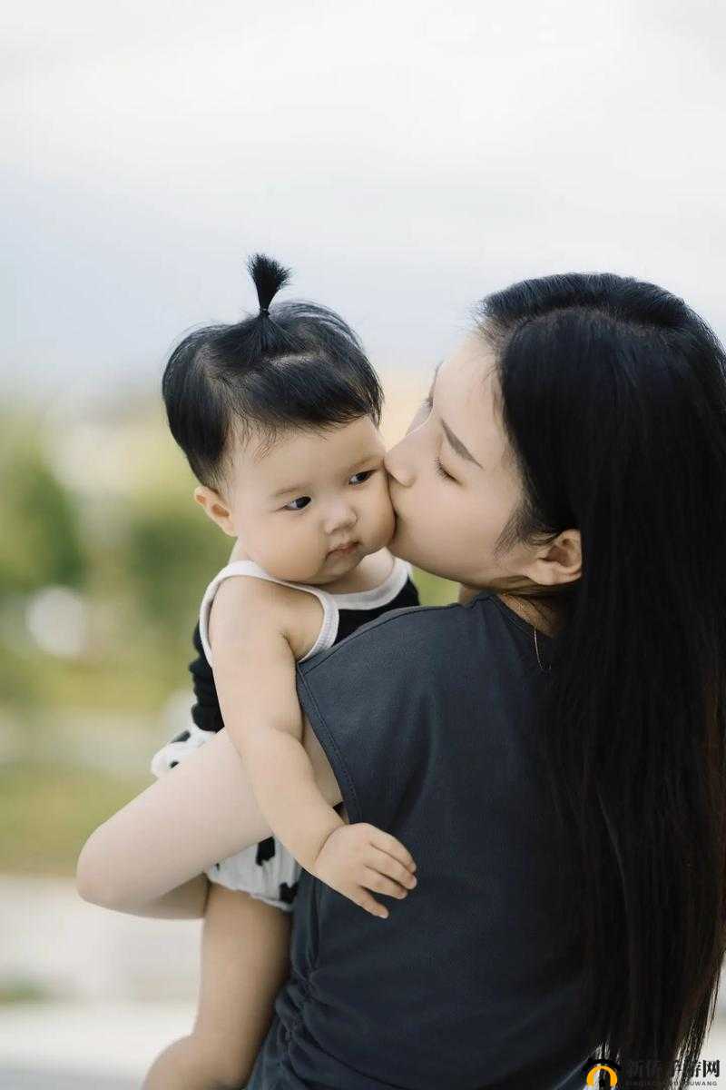 水乳交融与天衣无缝的区别:前者强调关系亲密无间,后者强调完美契合
