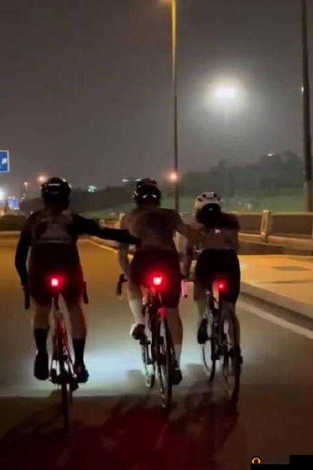 骑行三人行：探索未知的旅程