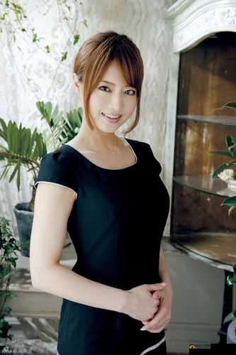 吉泽明步 露 點 全纪录:日本 AV 女忧的成名之路