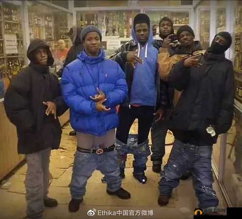 强壮的黑人 RAPPER 引领嘻哈风暴震撼登场