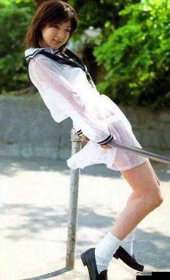 夏天校服太透了 r 头:女生夏天着装的困扰与解决之道