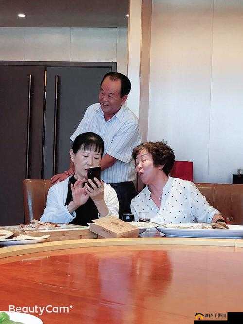 齐聚一堂,探索新体验:5 对夫妇的激情派对
