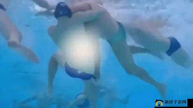 女人扒开裤衩让男生摸国产精品:国产影片中的性暗示