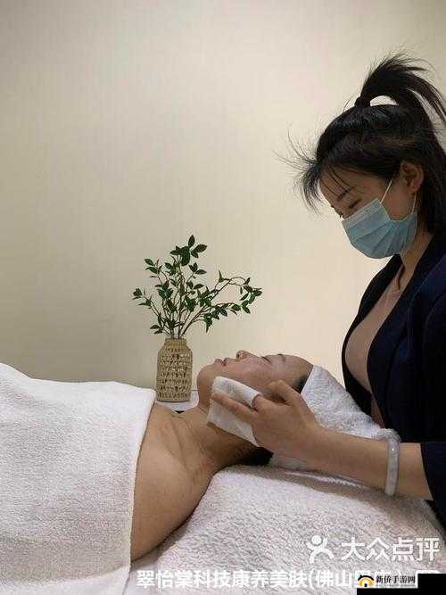 用精华液进行全身按摩,放松身心焕发光彩