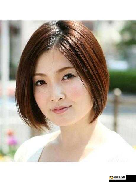本庄优花人妻:展现成熟魅力与温馨家庭生活的典范