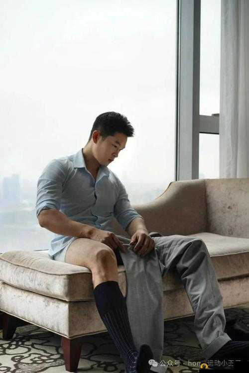 :两个帅哥竟在公众场合做出如此惊人之举