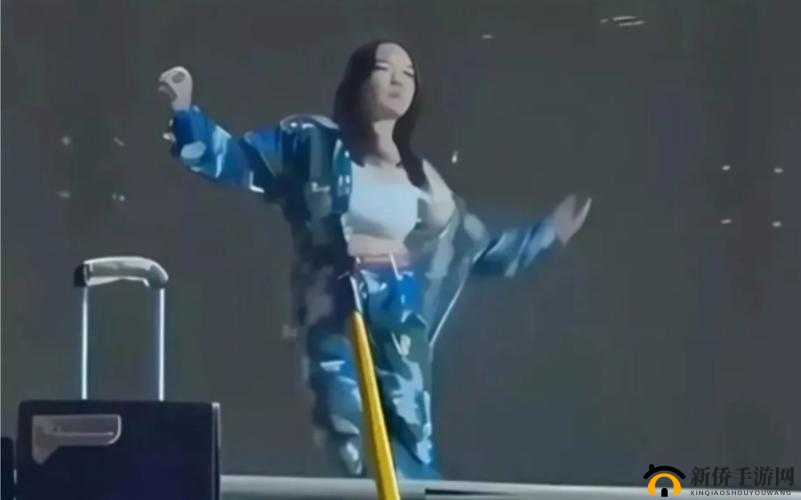惊险军训时一只大白兔突然蹦了出来