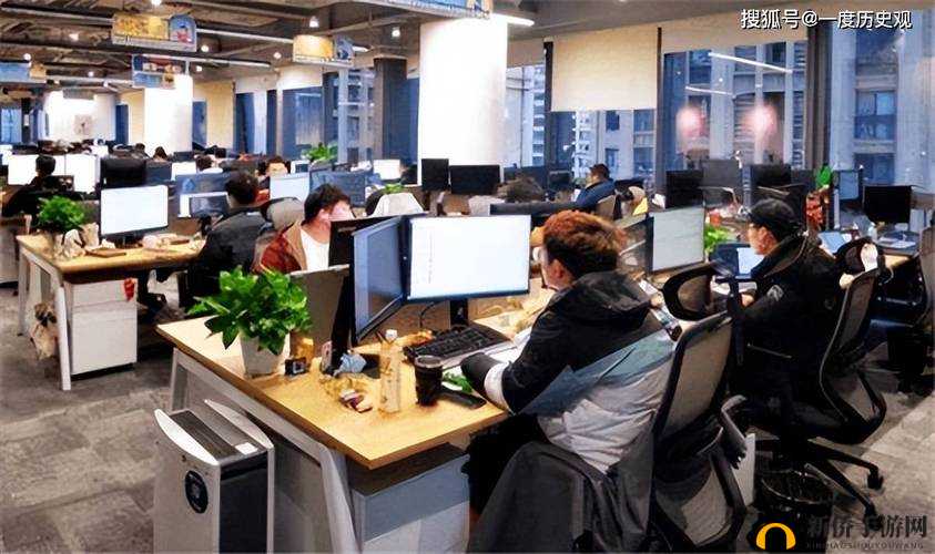 公司老板要求员工真空上班,称这样能提升工作效率