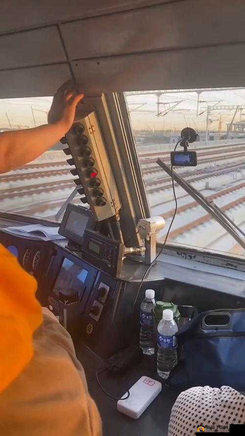 全景视角：带你领略震撼的开火车视频