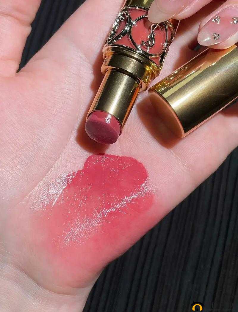 YSL 口红 9229 水蜜桃色，演绎清新甜美妆容