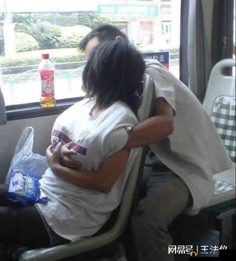 公交车上发生的令人震惊的强歼事件