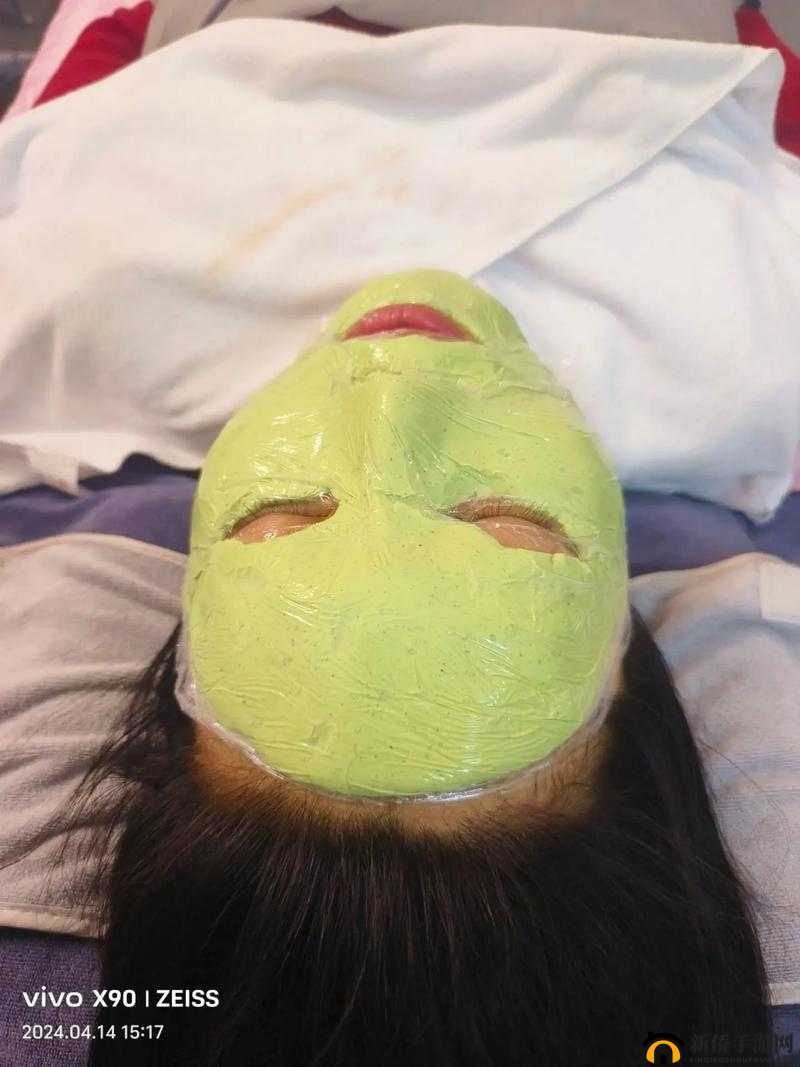 野外一面膜上边一面膜下边:这到底是怎样的奇特景象