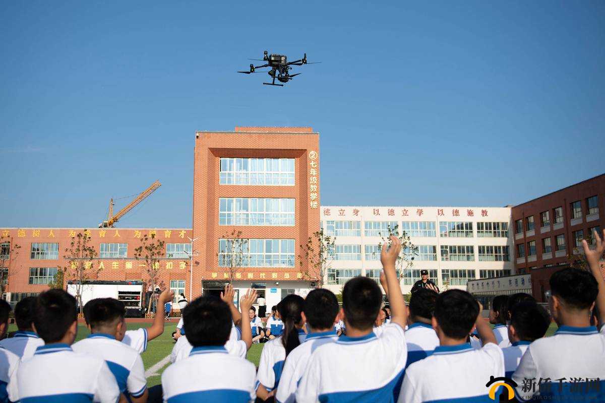 穿短裙被教官摸出水事件引发热议，网友热议校园安全与规范管理问题