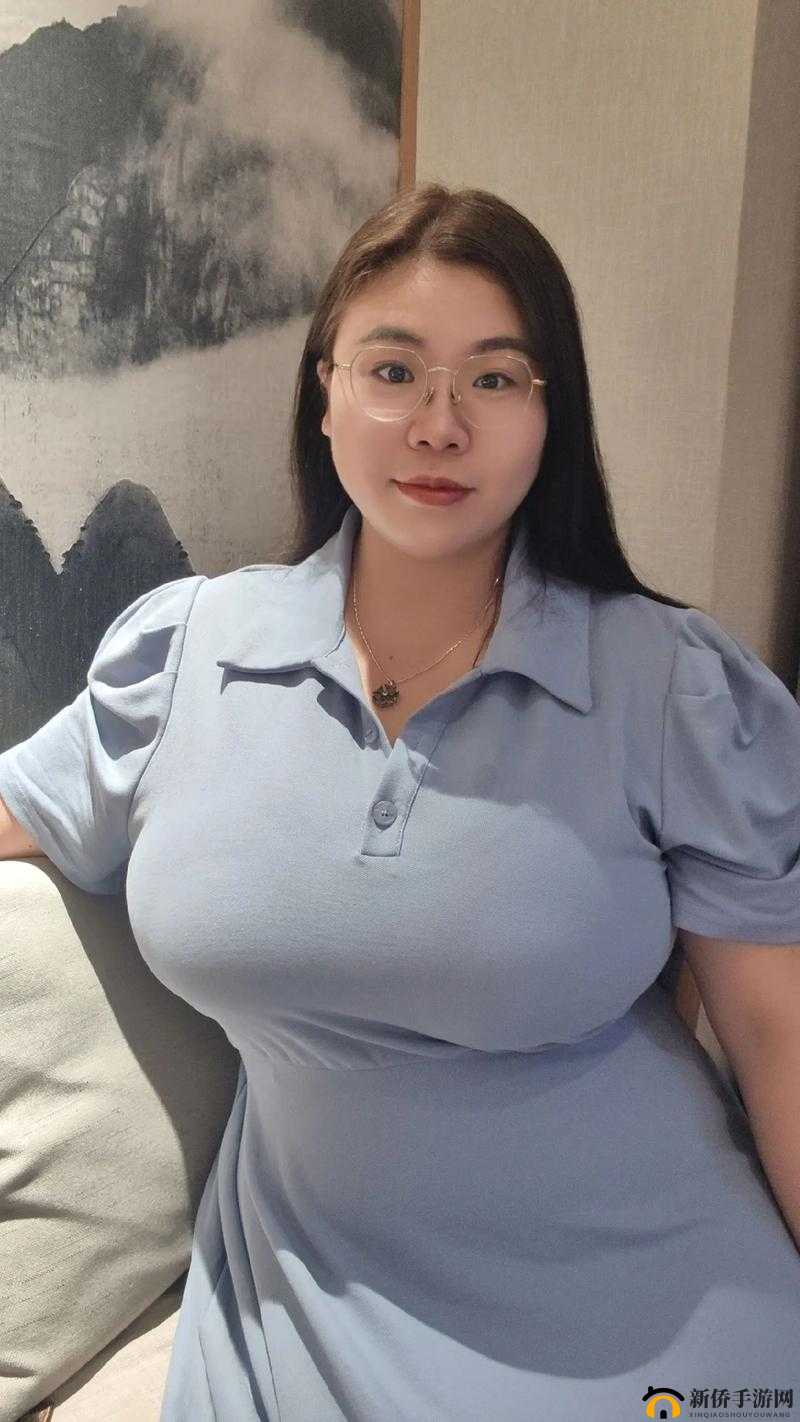 微胖的 Chinese 少妇自拍，展现成熟韵味，你喜欢吗？