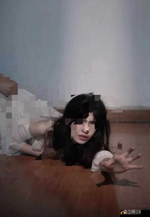 婉莹在浴室遭遇刀疤寝犯：惊悚瞬间与心理阴影的深度解析